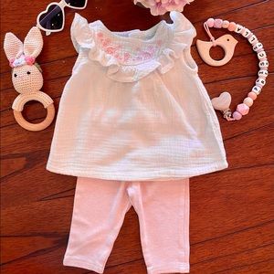 •• ADORABLE •• Baby girl outfit with pants! 🌸